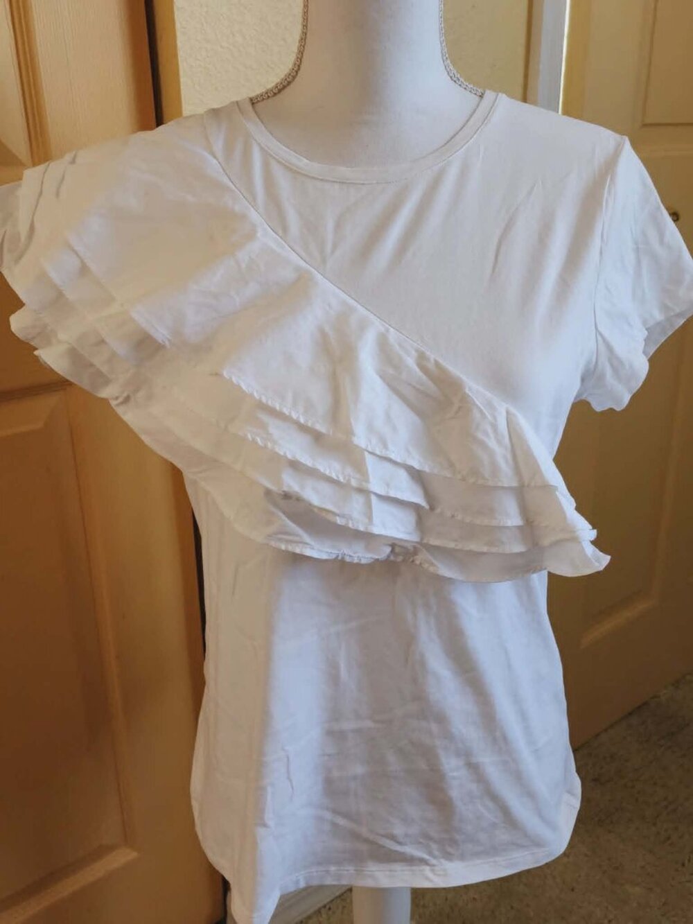Chico’s White Ruffle Asymmetrical Top Short Sleeve